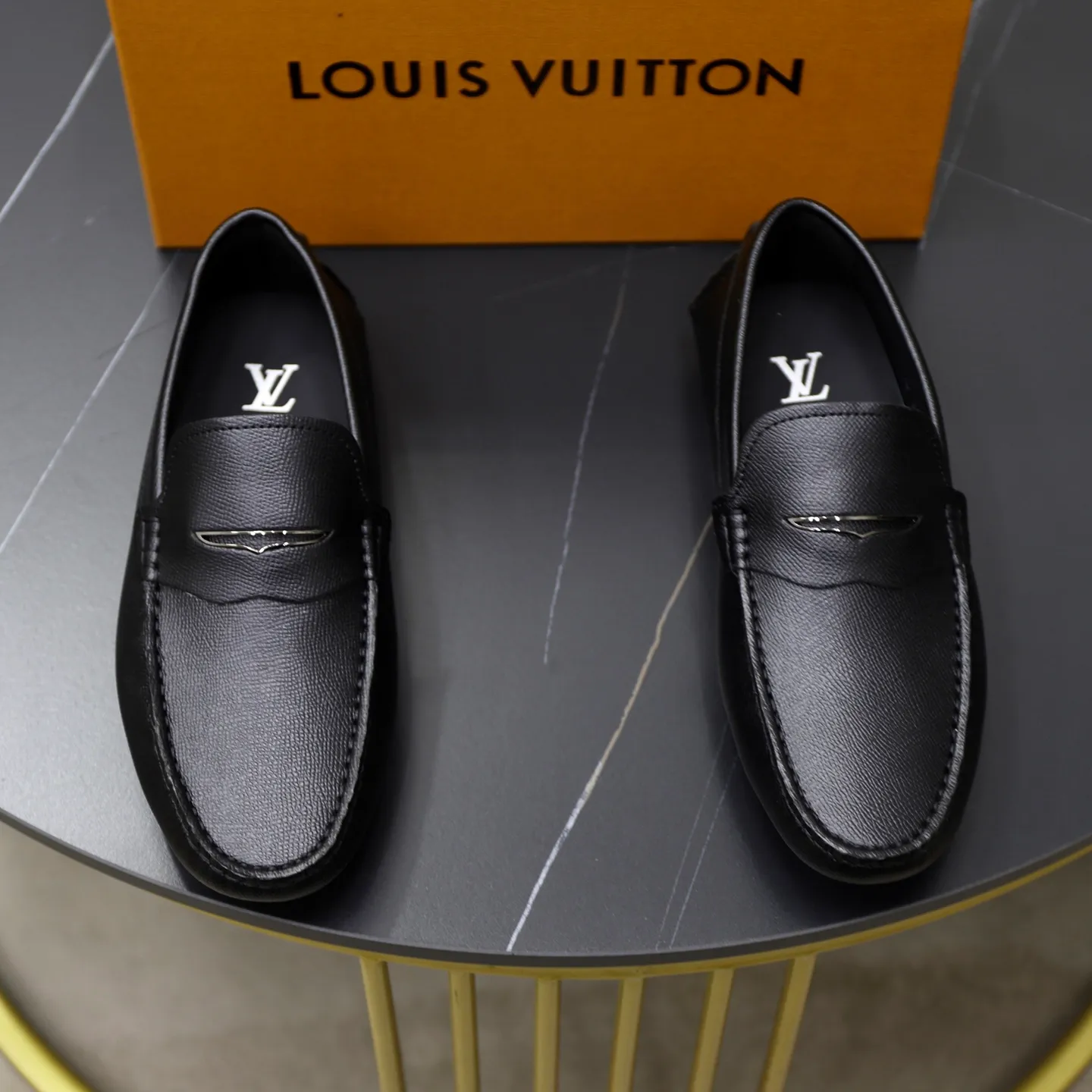 Ex-factory price: 480💰【LV】Louis Vuitton ⚠️High-end men’s driving and pedal series ⚠️38-44 (customized for 45) ⚠️All original cowhide leather! Thick and soft! Made entirely of calfskin lining! Rubber sheet anti-slip beanie sole! Three-dimensional package technology! Fashionable and classic! Handicrafts! Original high quality! Feel free to compare!